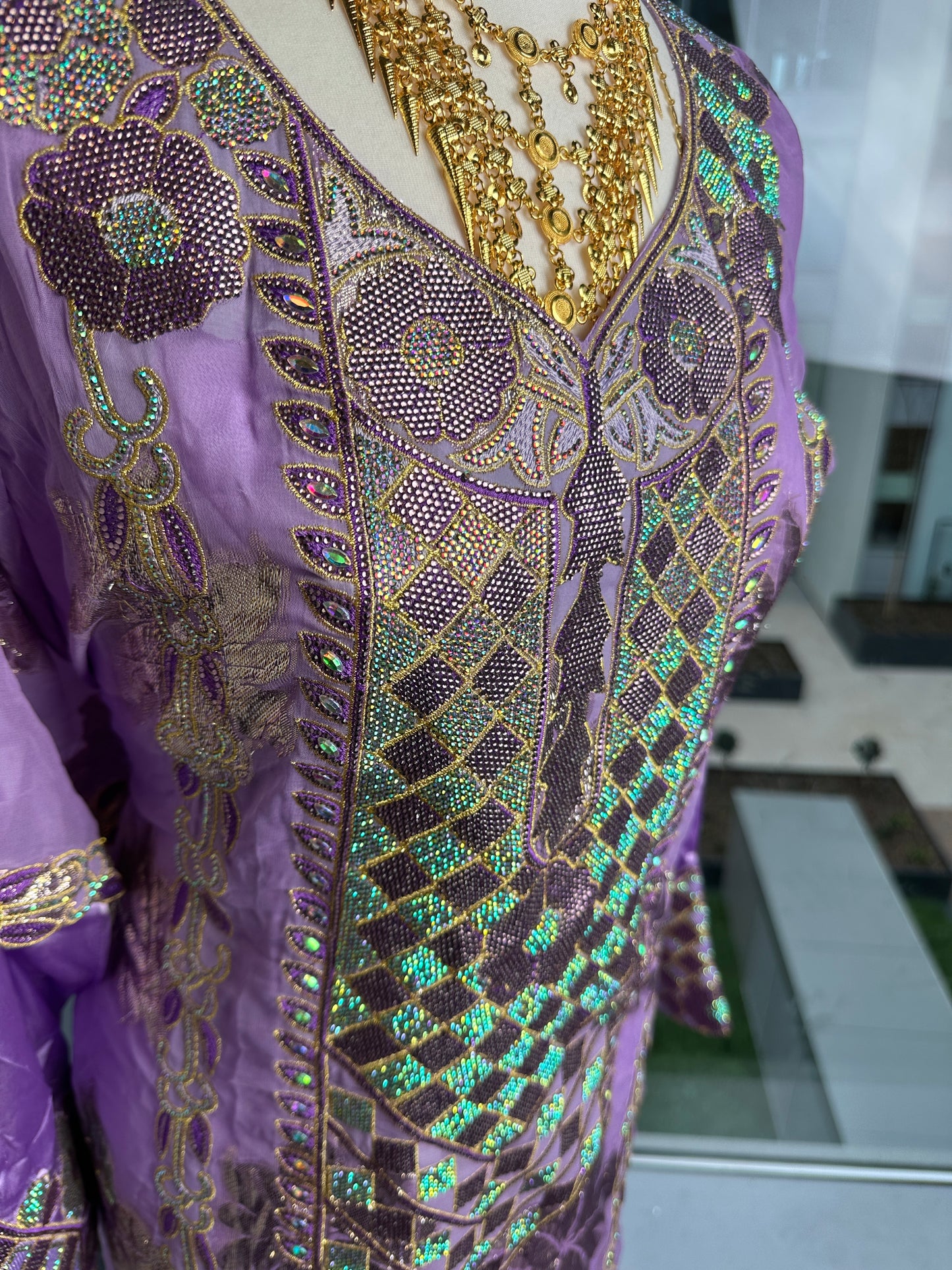 Violet purple Emirati thobe