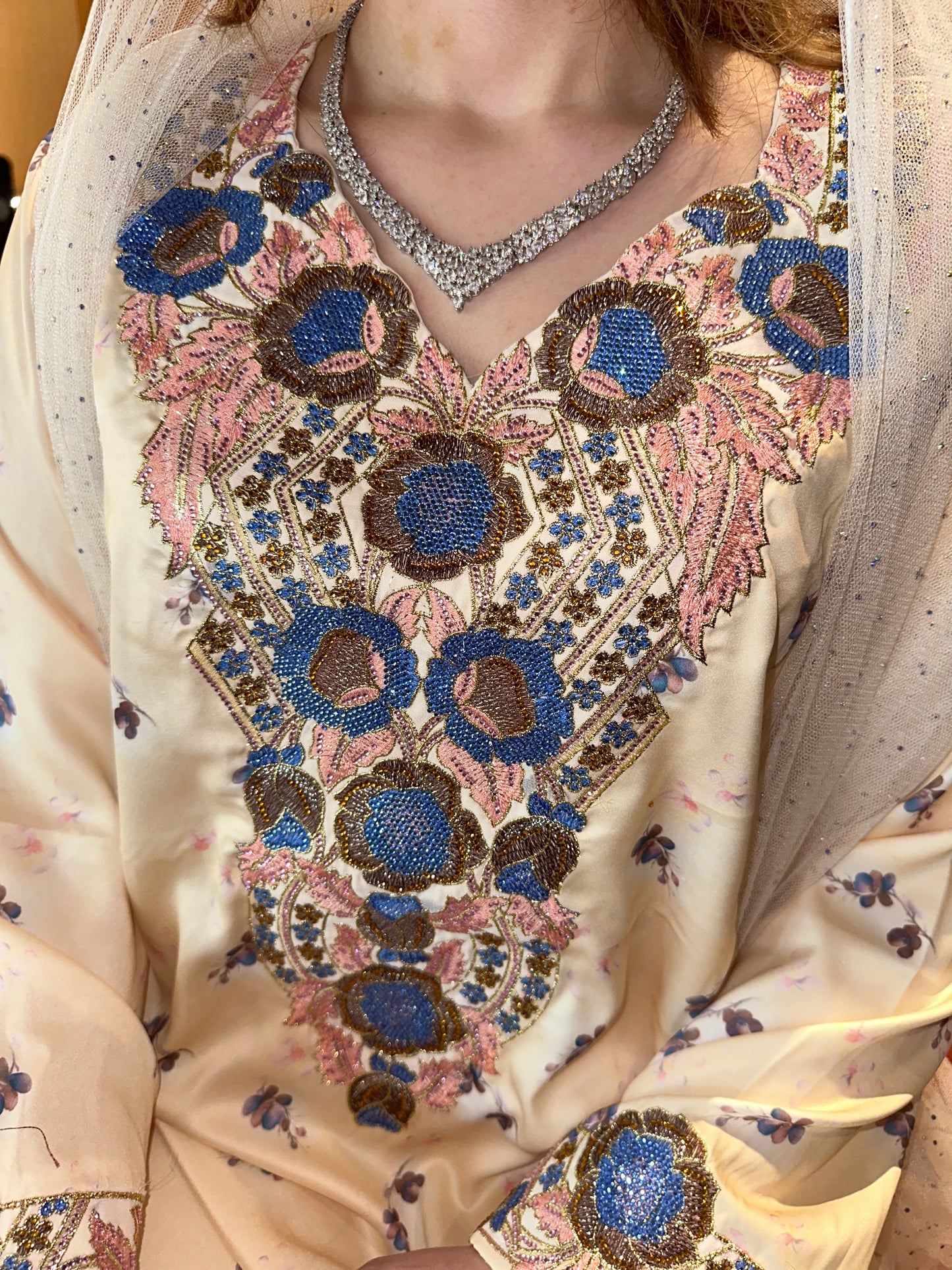 Cream mkhawar with match cream chiffon Shiela