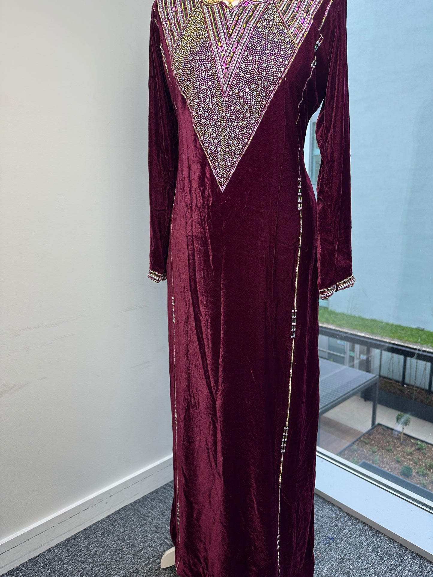 Burgundy velvet Mukhawar