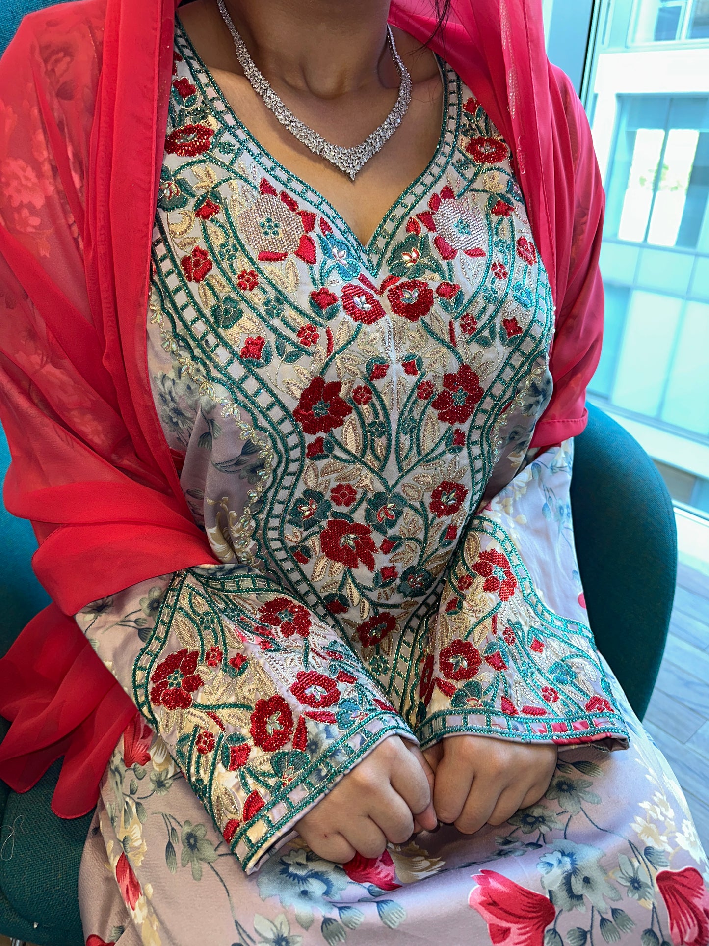 Red and purple mkhawar with big matching Shiela