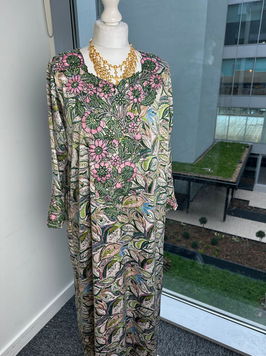 Green and pink Mukhawar