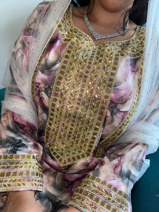 Pink and grey mkhawar