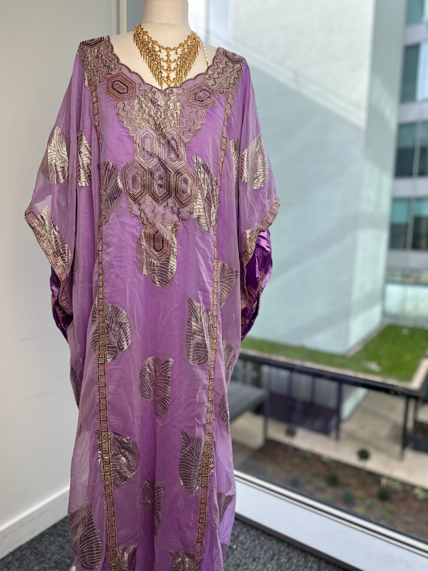 Purple Emirati thobe