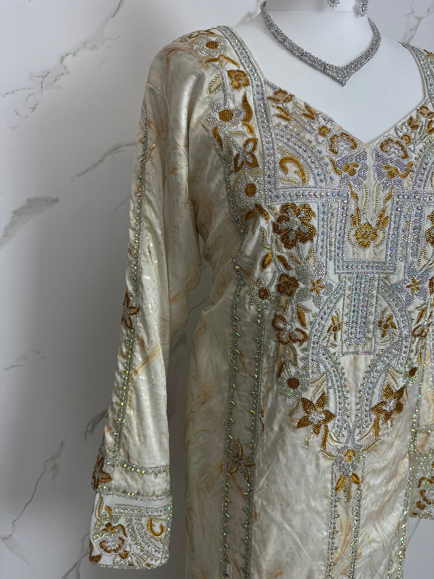 Premium silk mkhawar with double sleeves