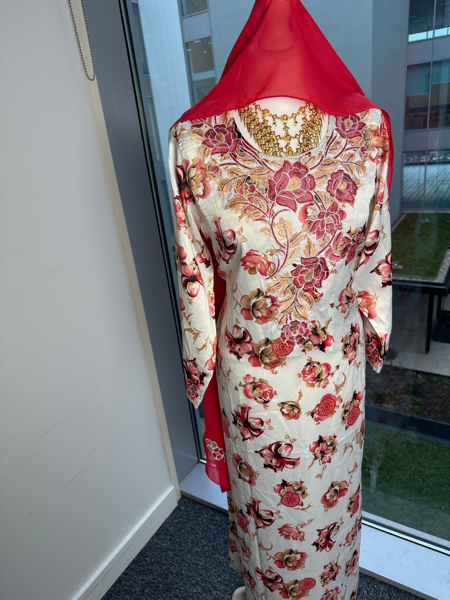 Red and white Mukhawar with matching Sheila