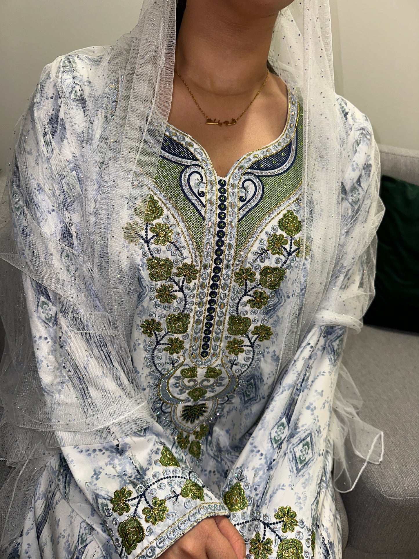 White and green mkhawar