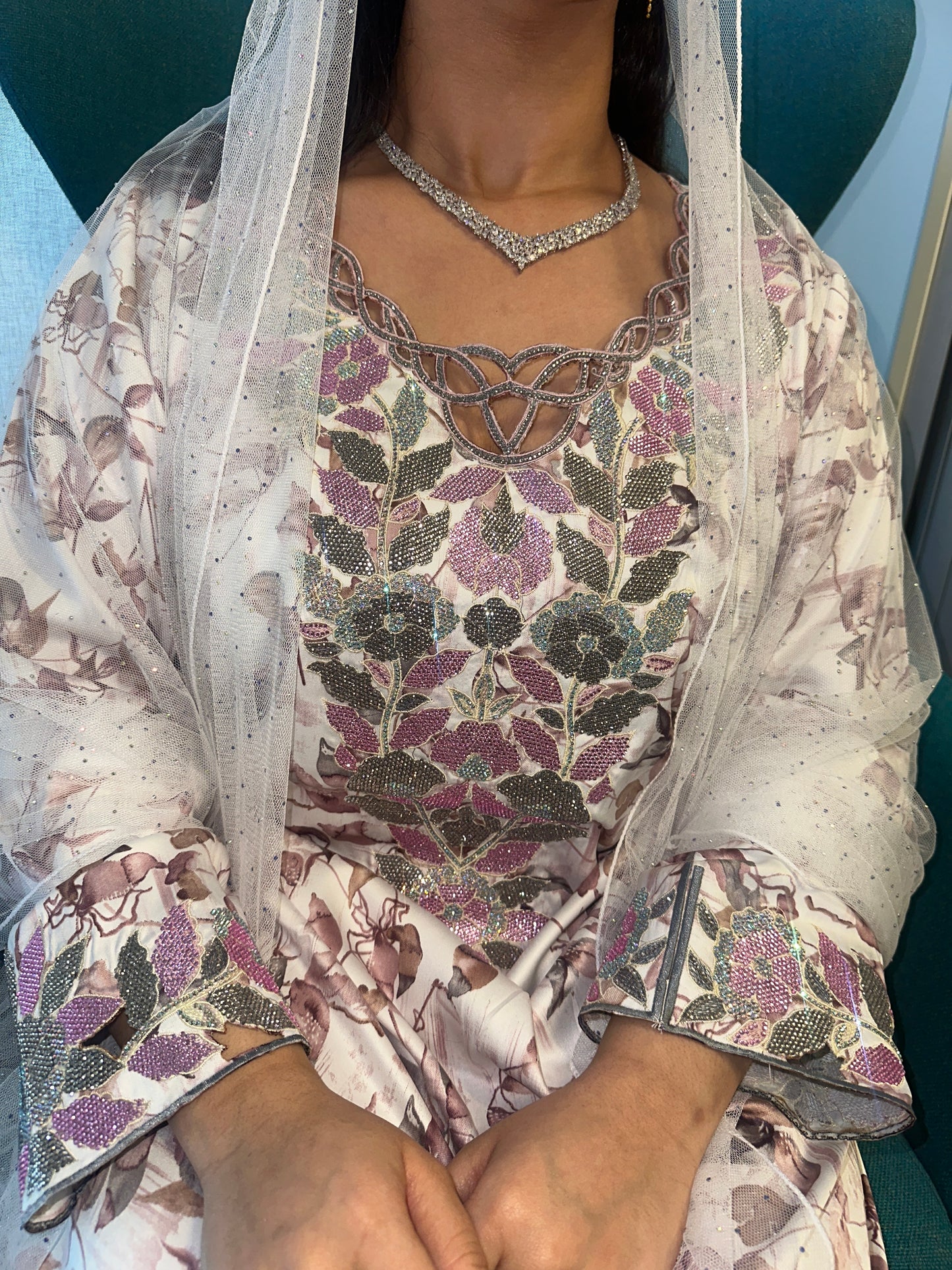 Purple and white mkhawar