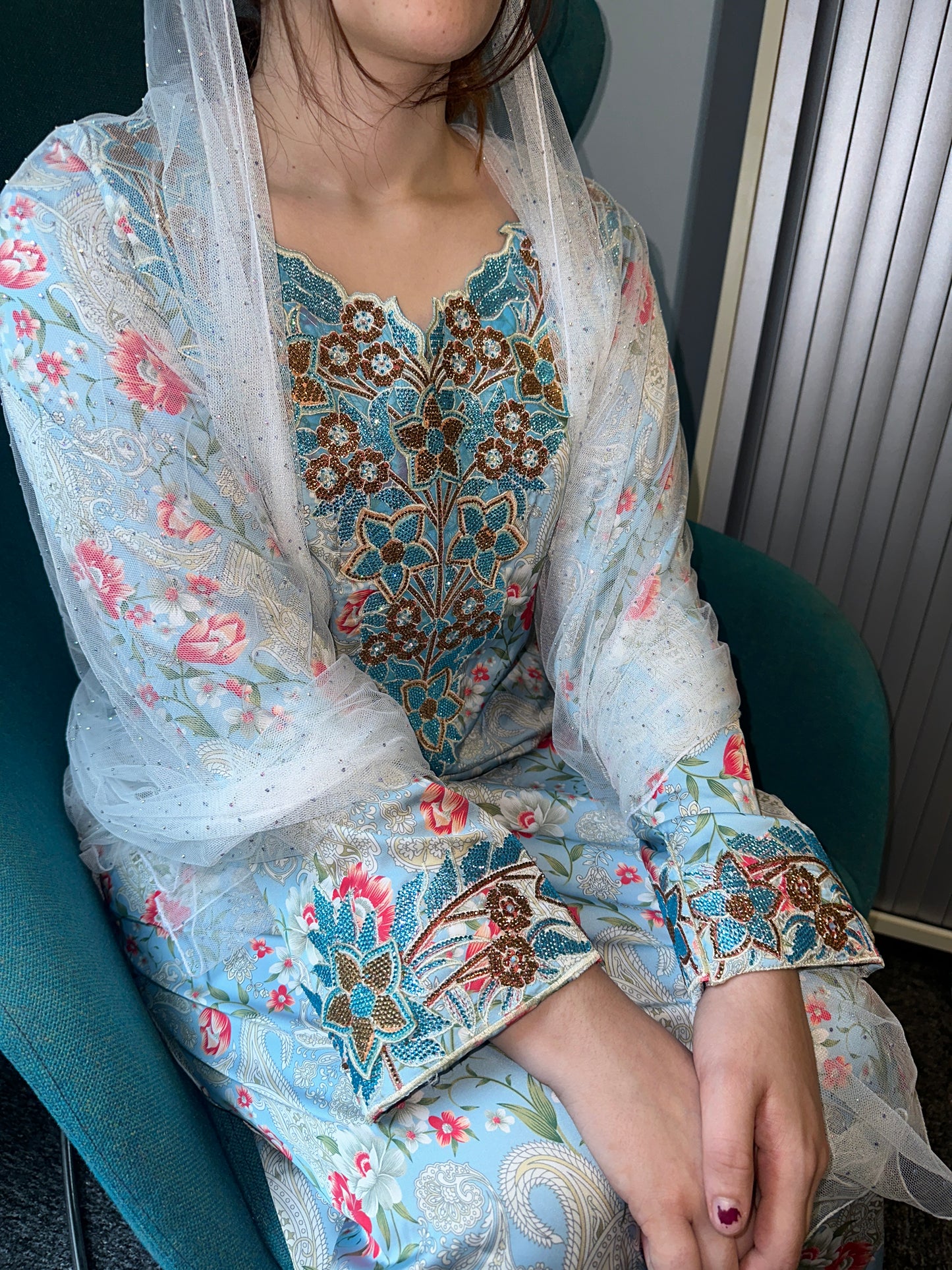 Turquoise pure silk and 3D mkhawar