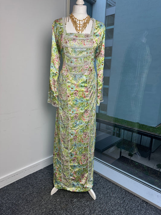 Green pearl laced low cut silk Mukhawar with back corset