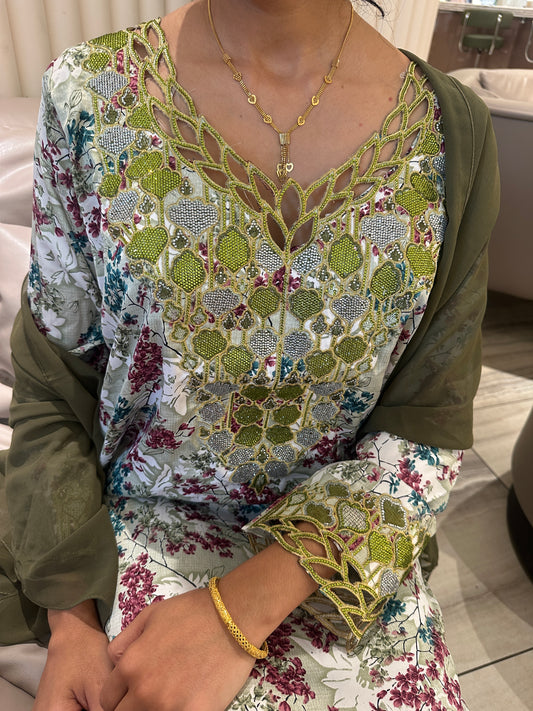 Olive green mkhawar with matching Shiela