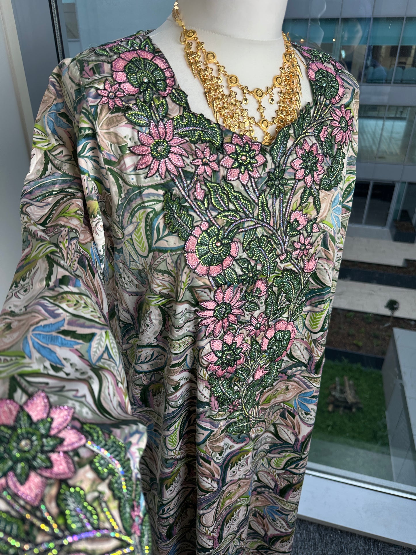 Green and pink Mukhawar