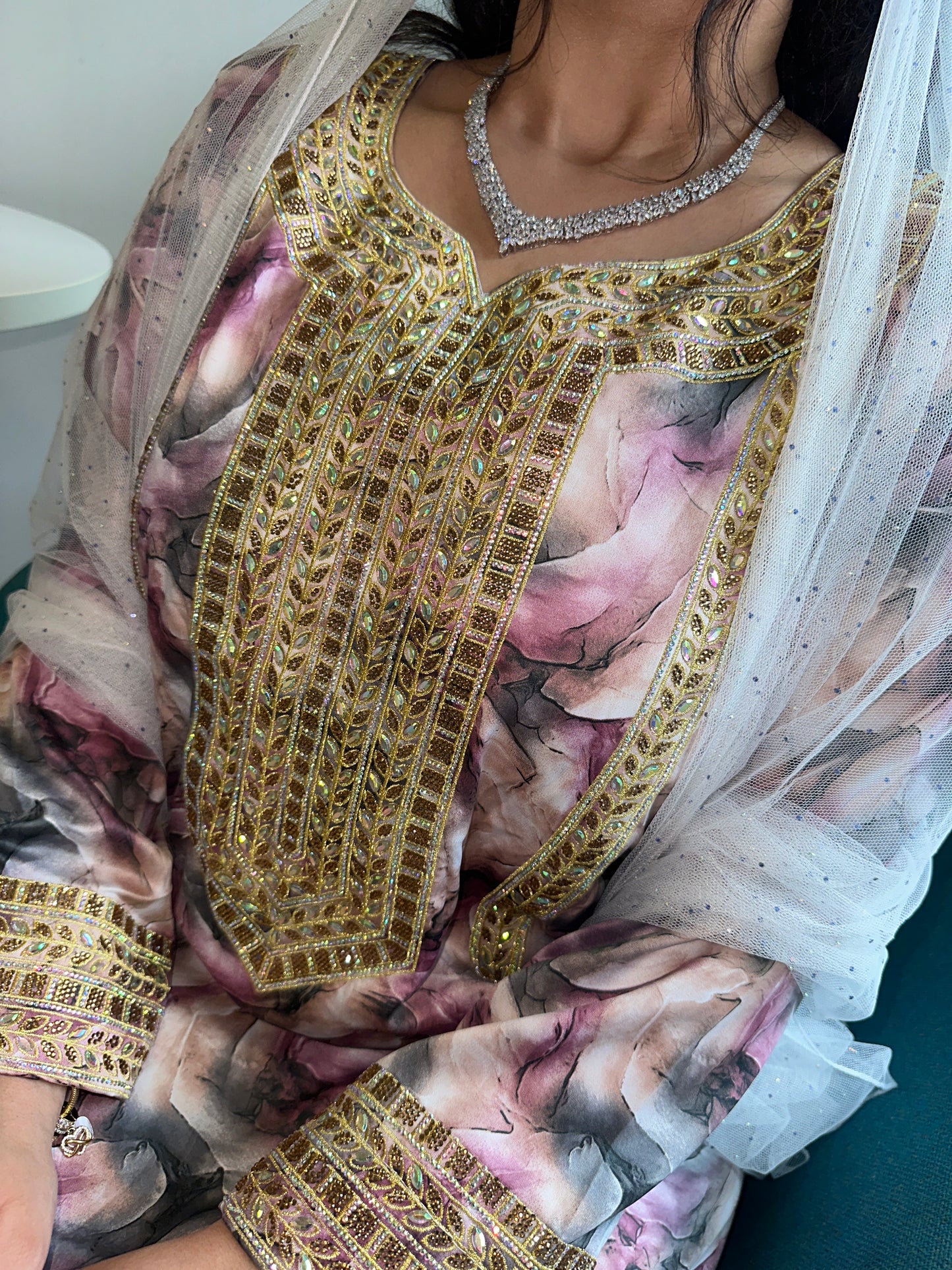 Pink and grey mkhawar