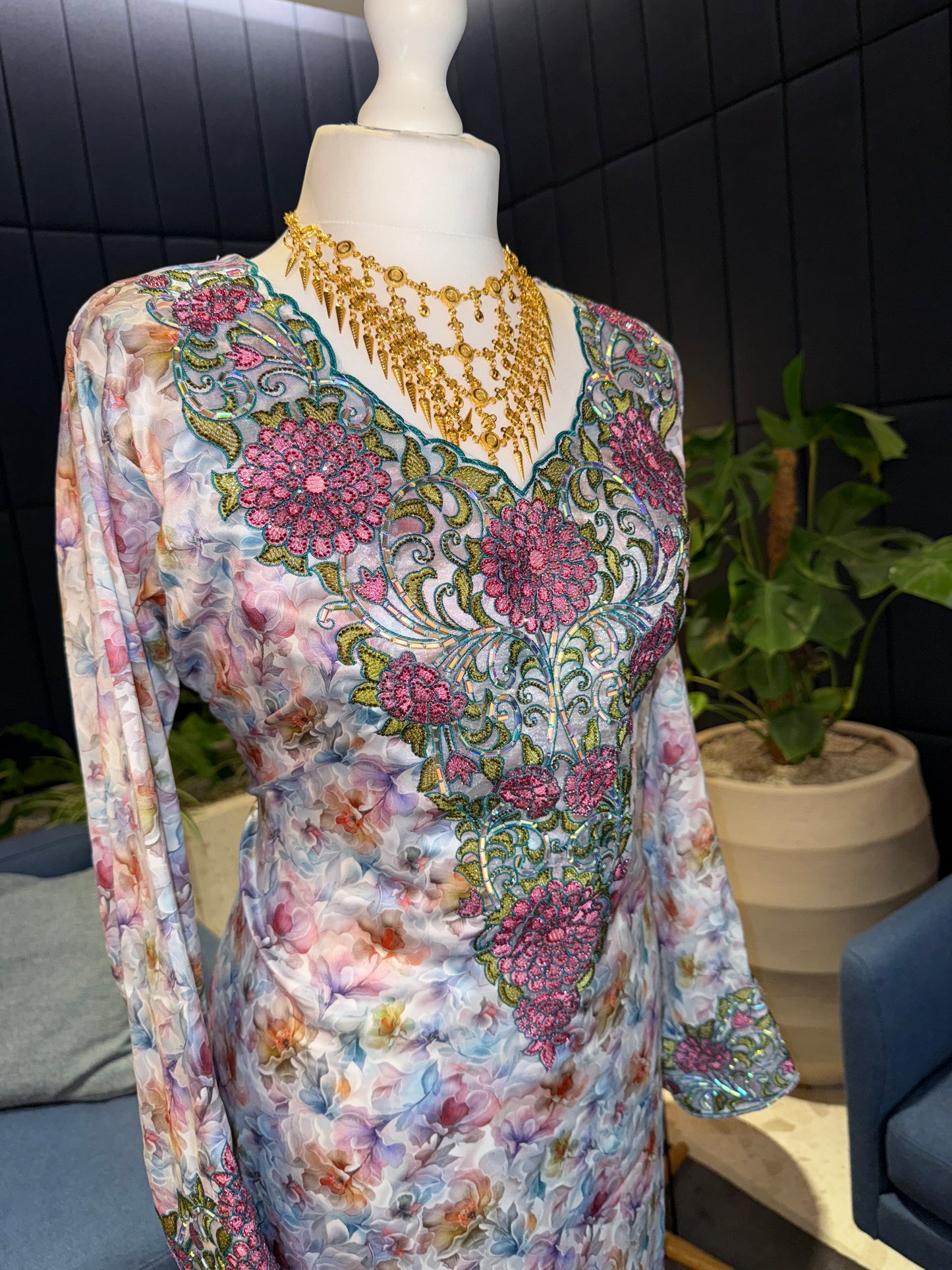 Green 3D mukhawar pure silk