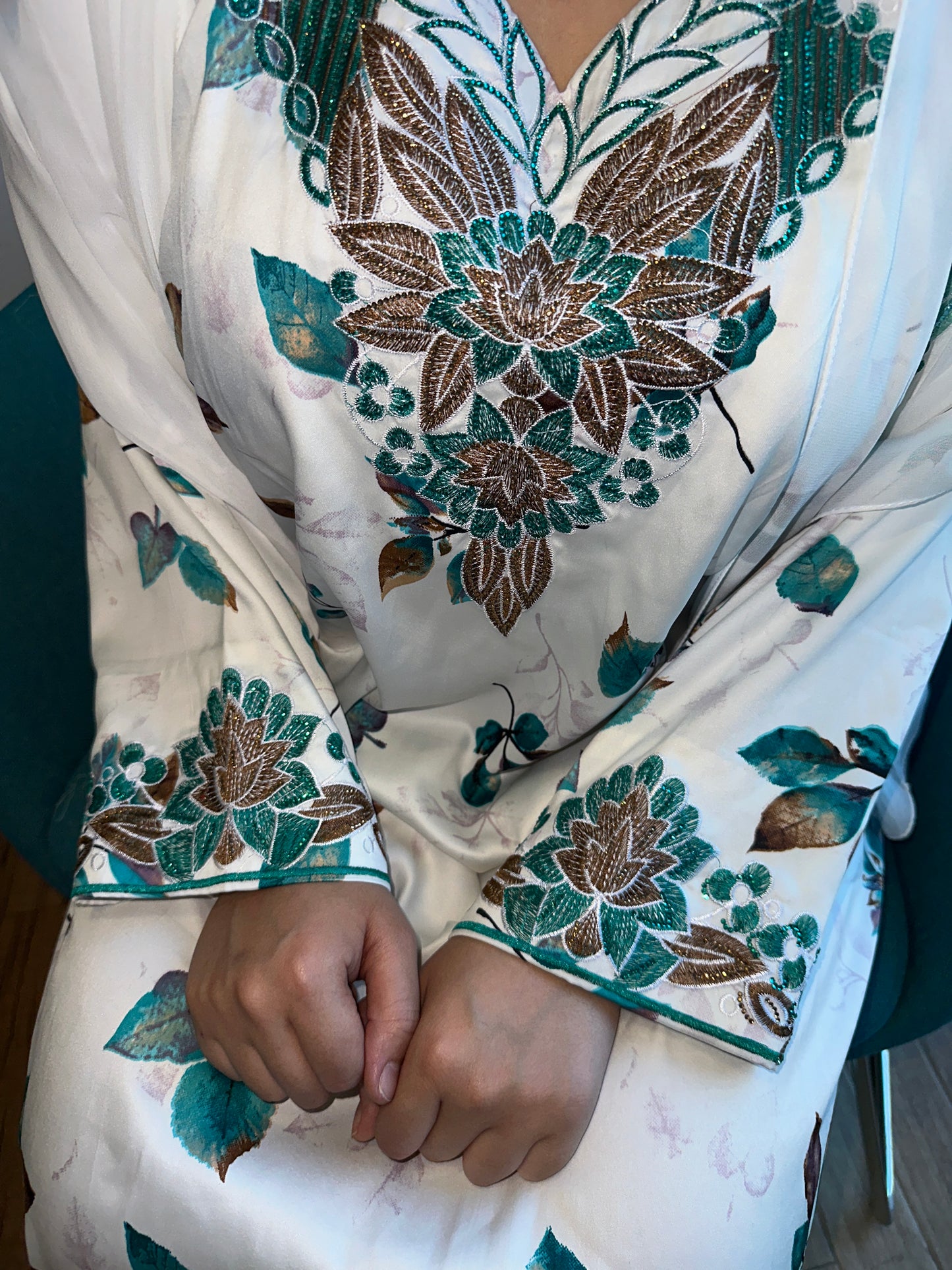 Green and white mkhawar with matching Shiela