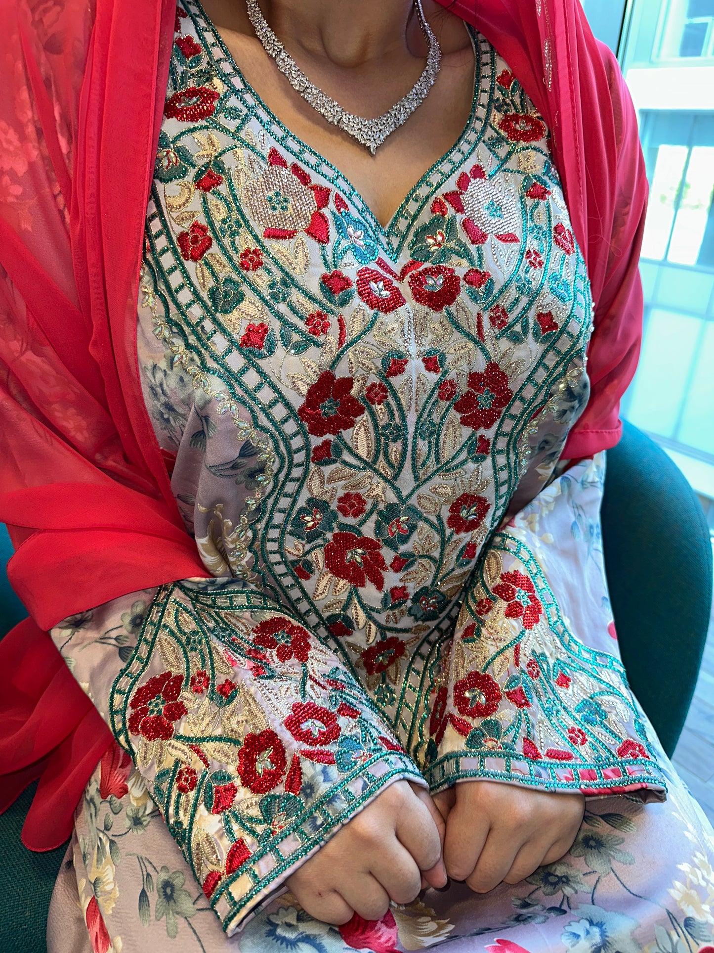 Red and purple mkhawar with big matching Shiela