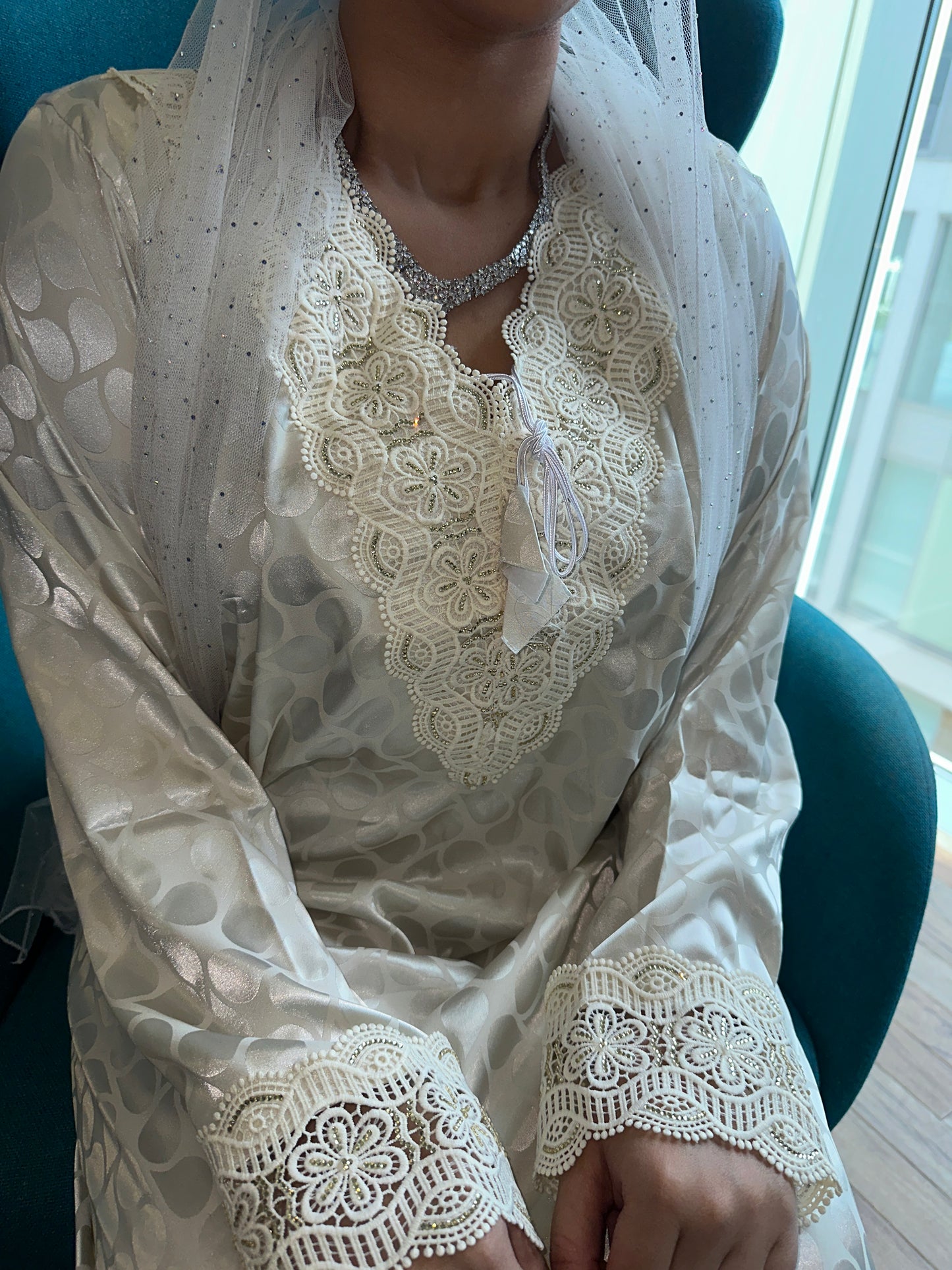 Creamy mkhawar with lace and back corset