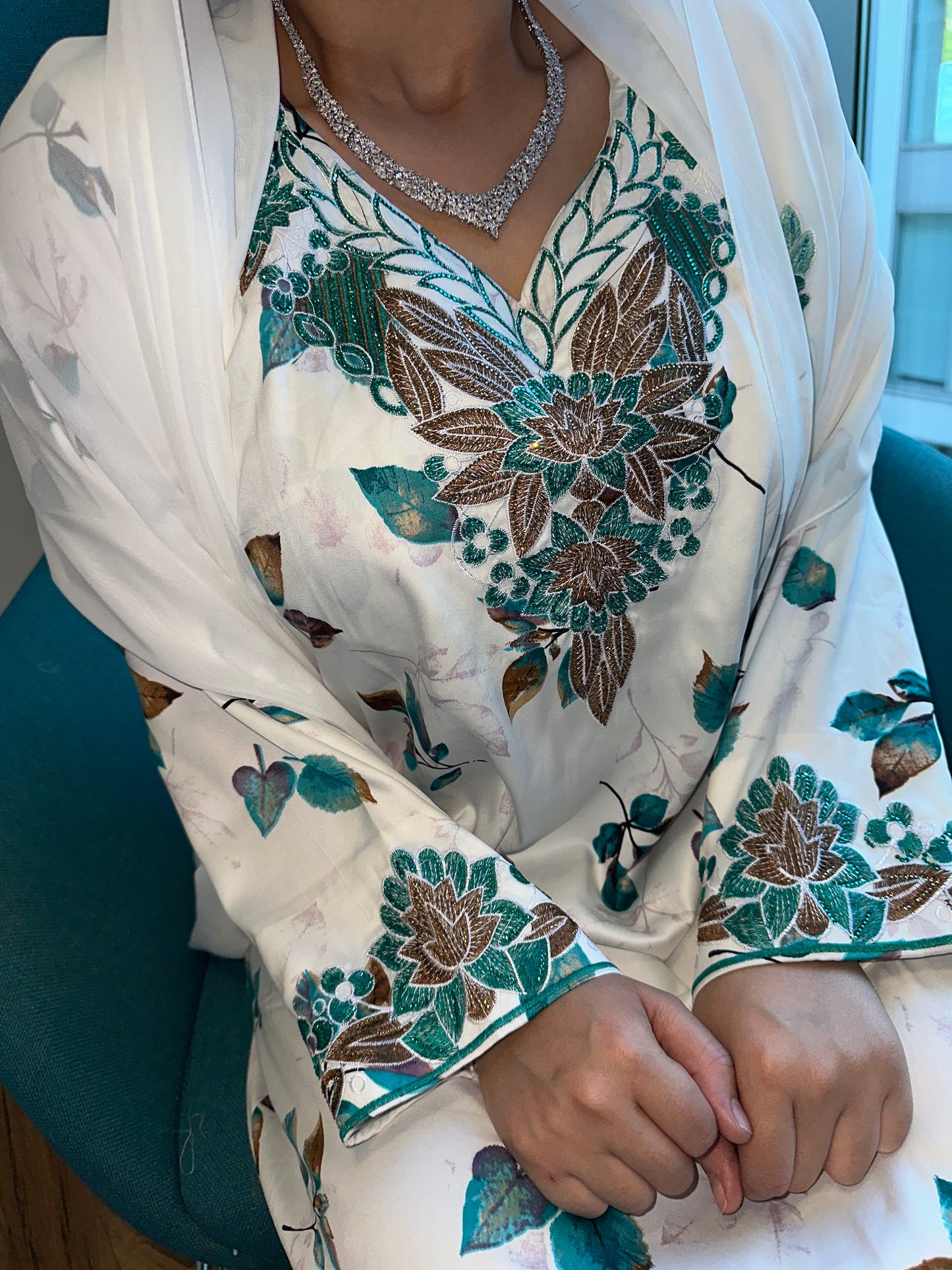 Green and white mkhawar with matching Shiela