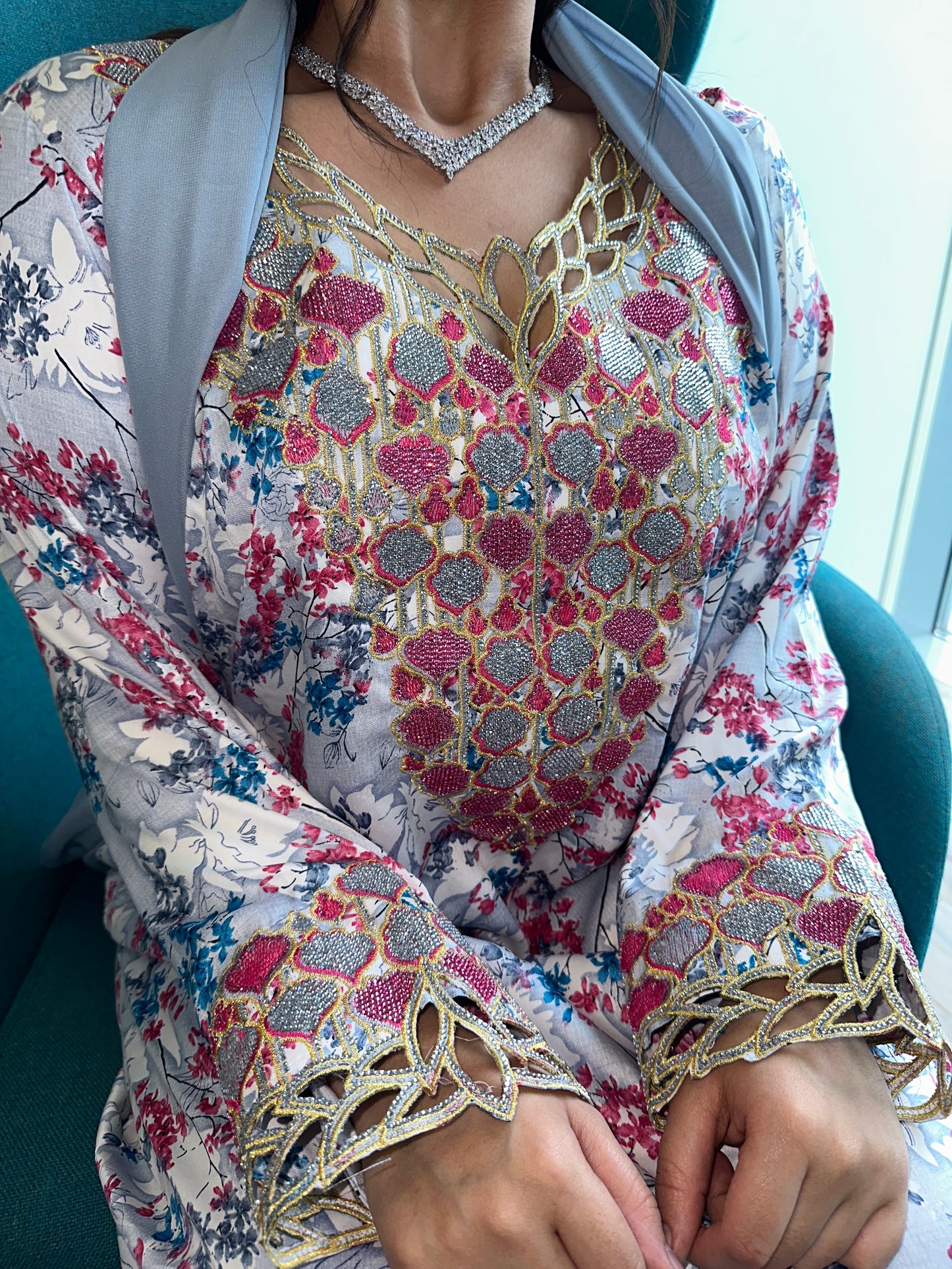 Grey and pink mkhawar with matching Shiela