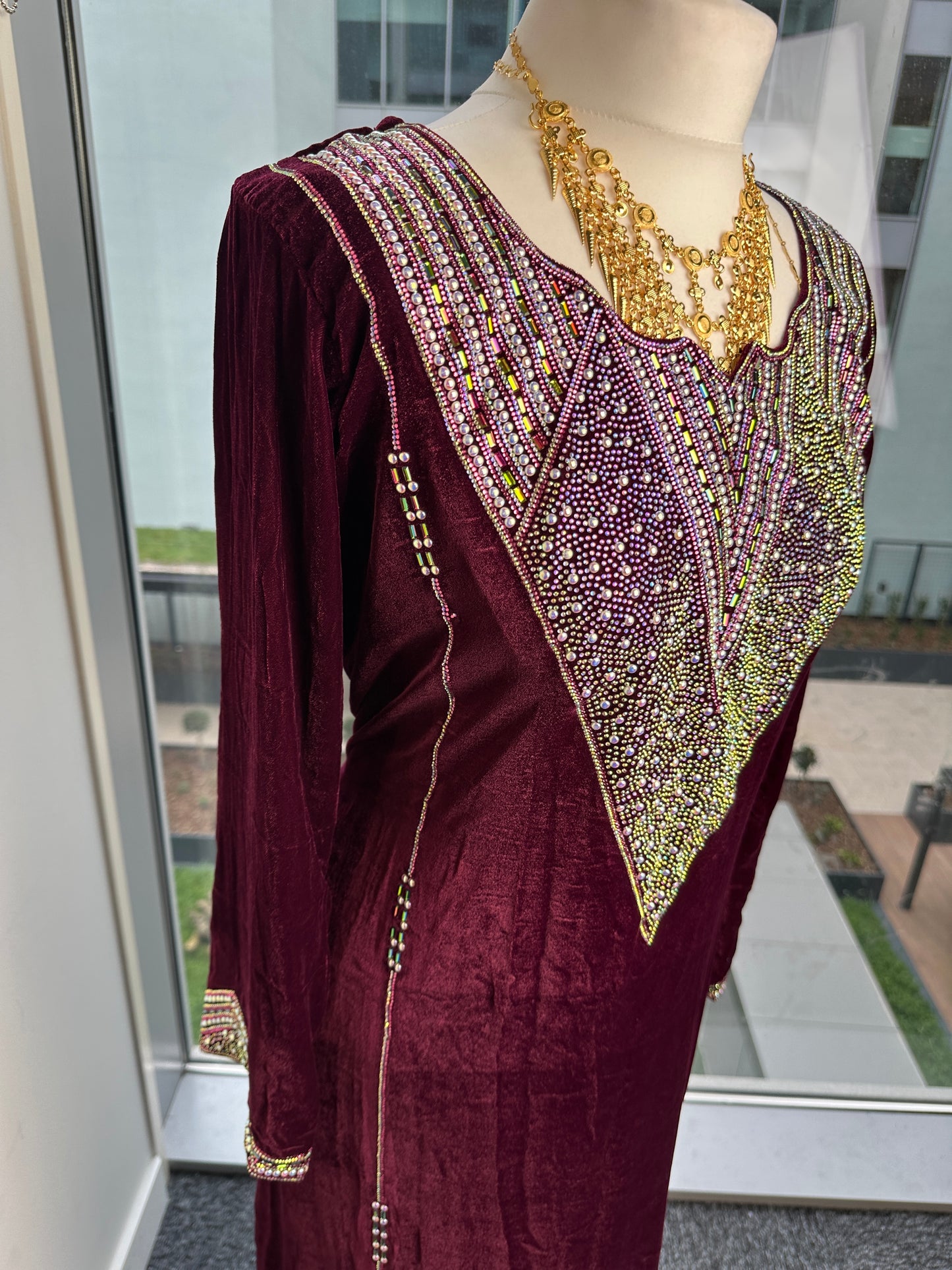 Burgundy velvet Mukhawar