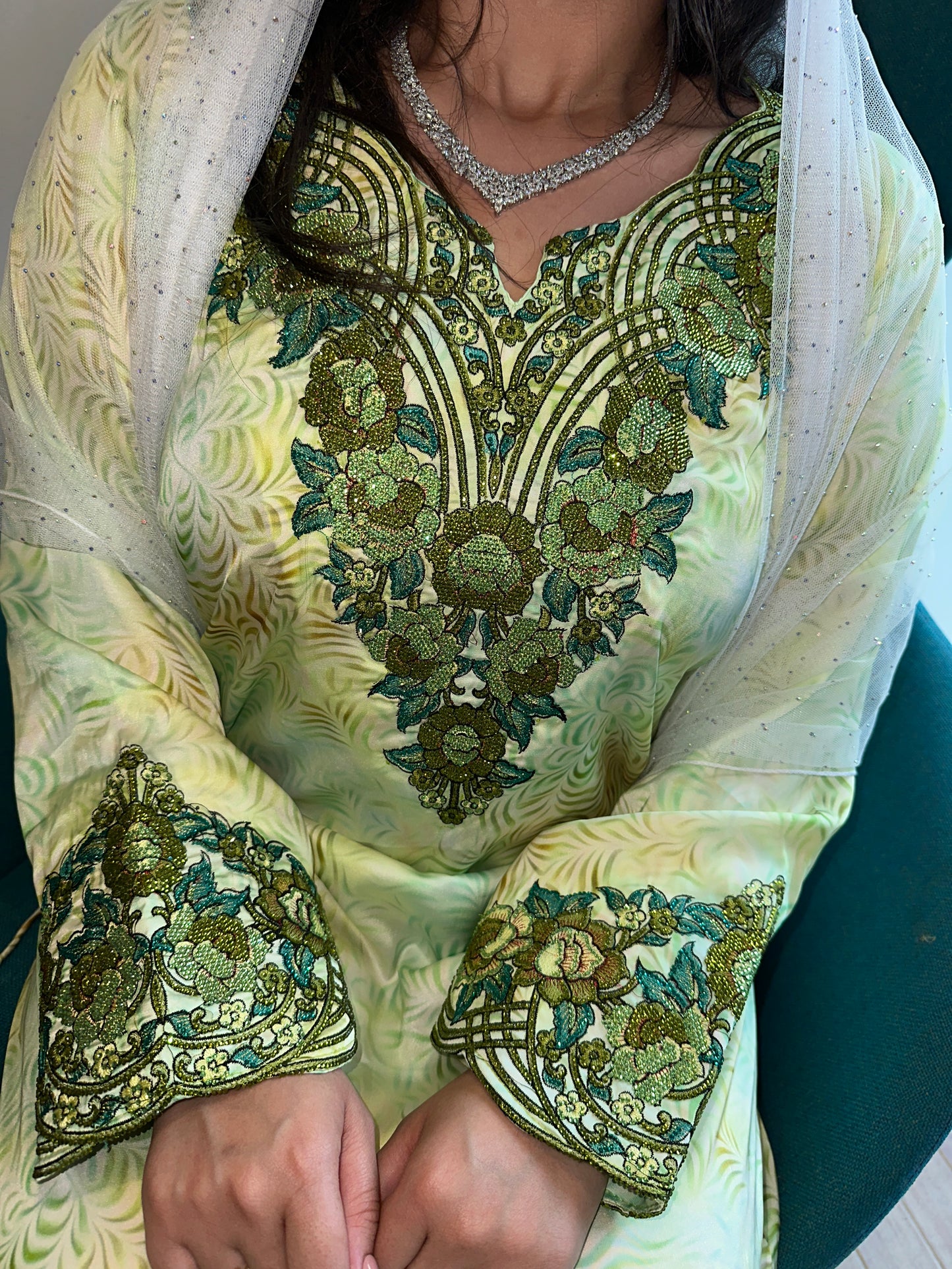 Green mkhawar pure silk with back corset