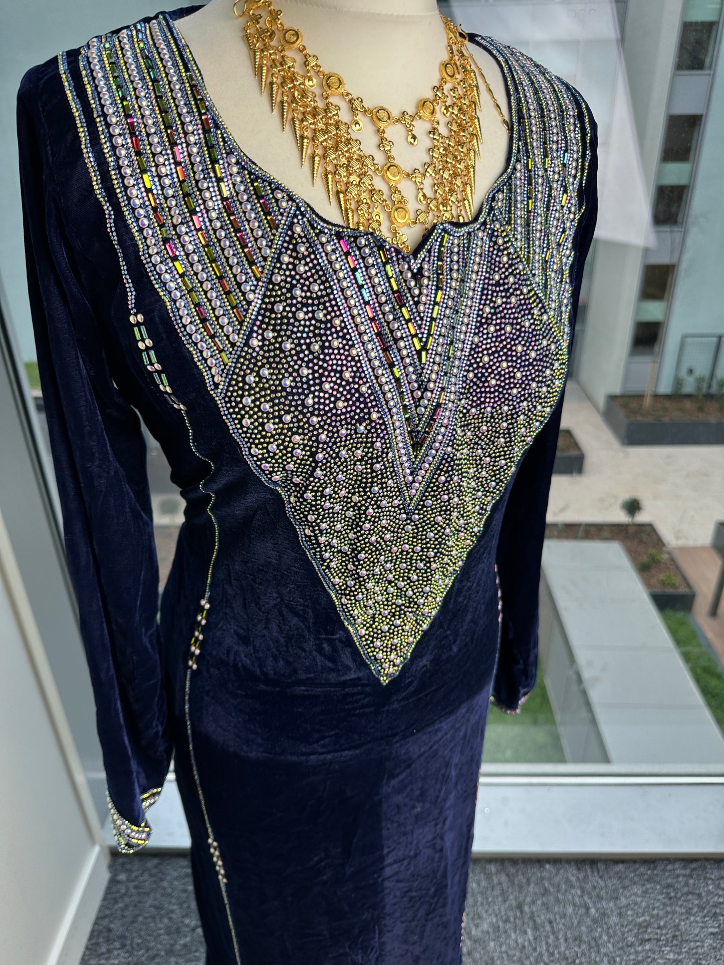 Dark blue velvet Mukhawar