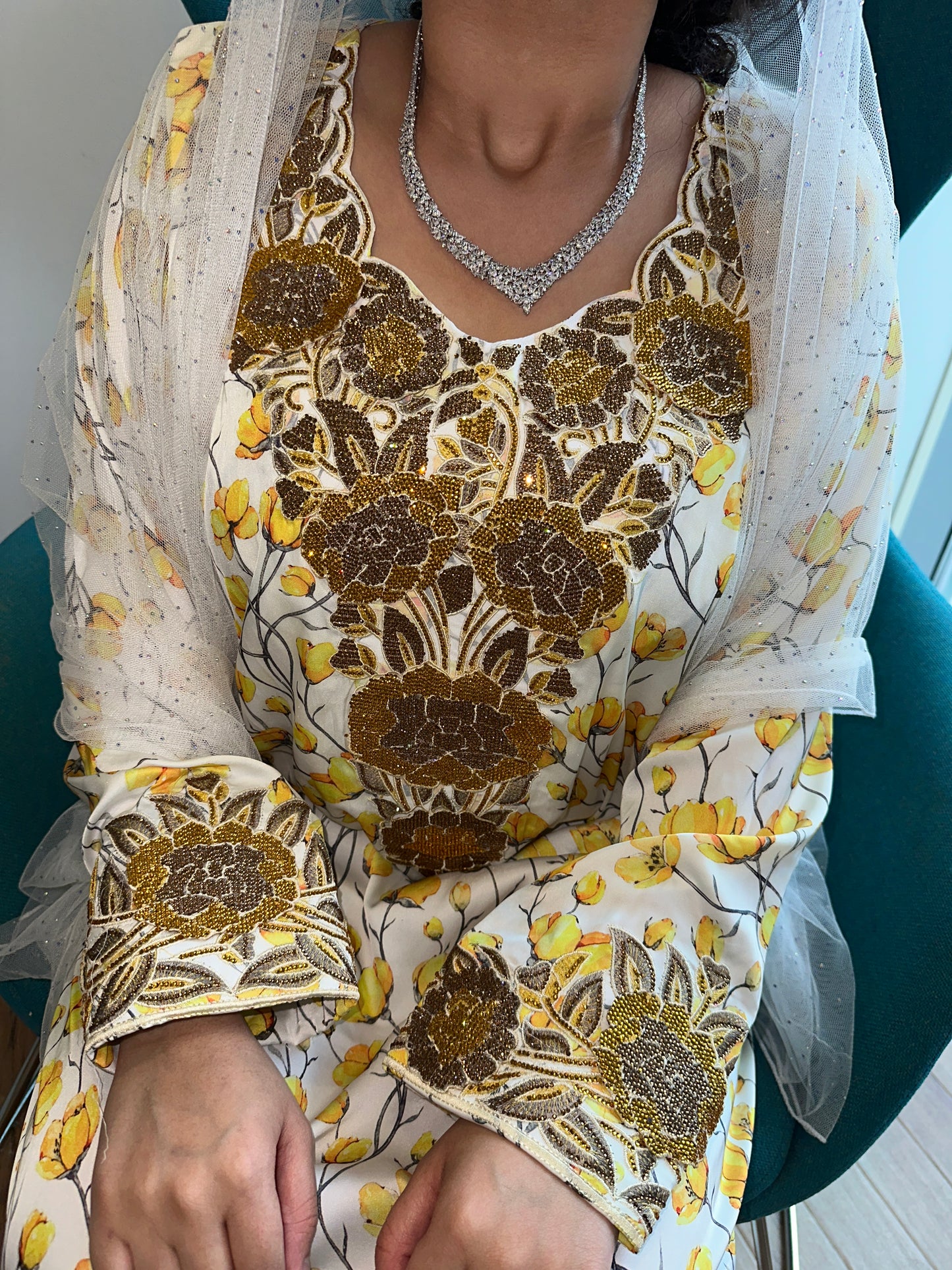 White and yellow 3D pure silk mkhawar