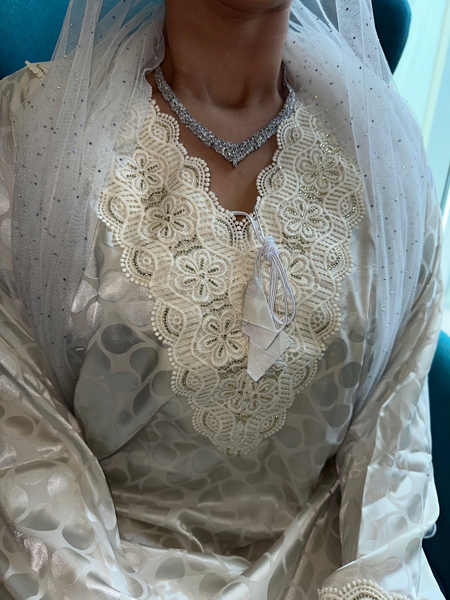 Creamy mkhawar with lace and back corset