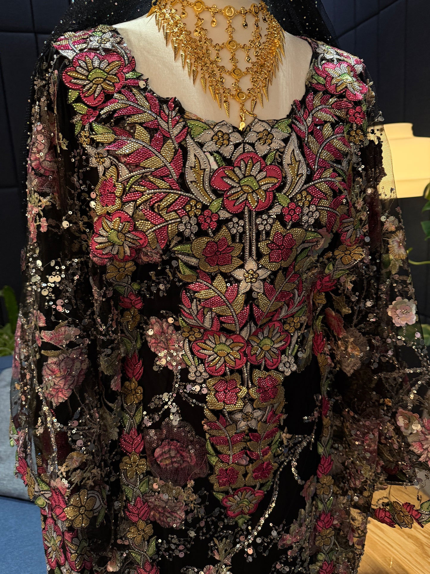 Handmade black and pink Emirati Thobe two pieces with belt inside