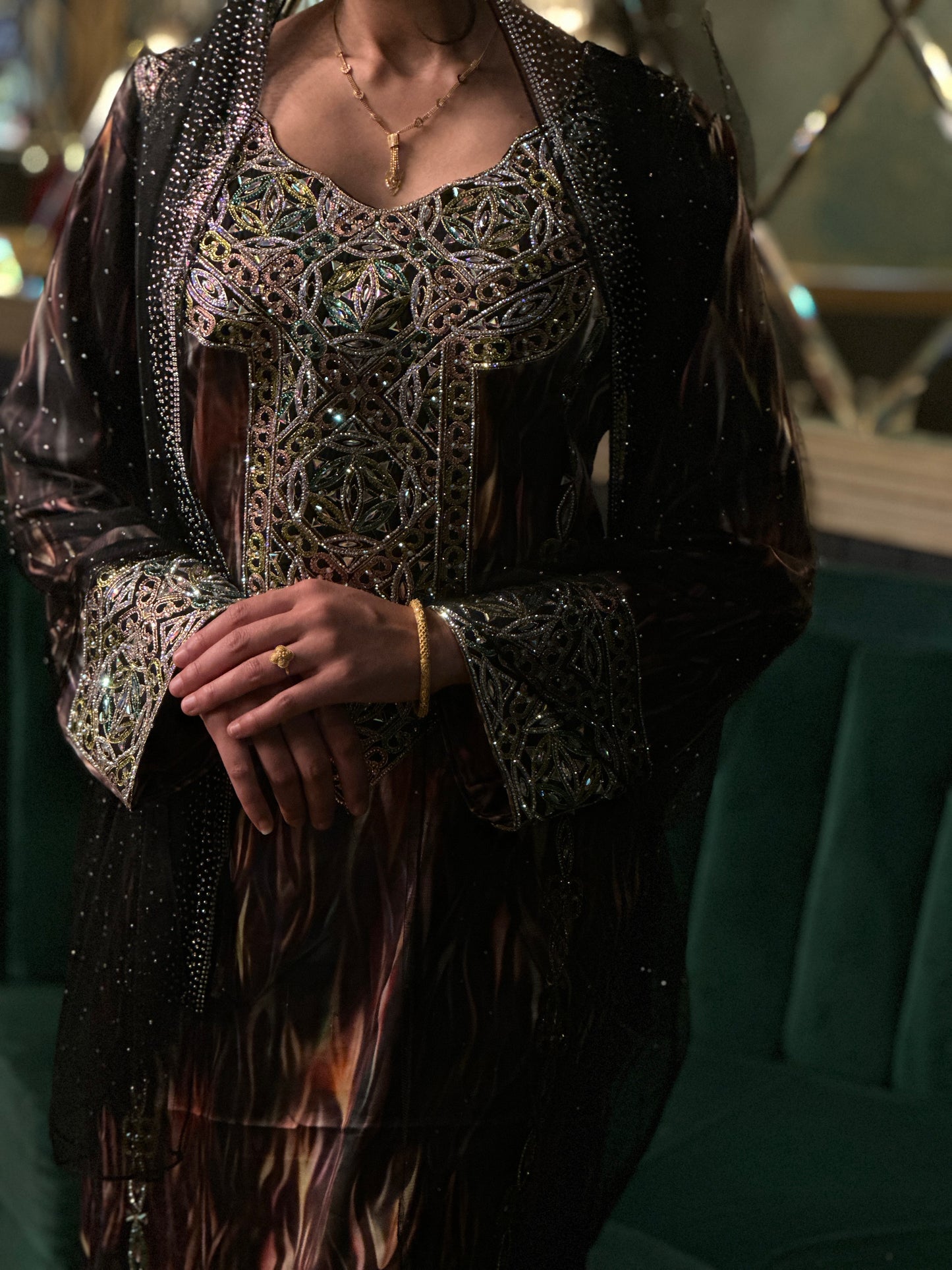 Silk mkhawar with back corset and chiffon Shiela