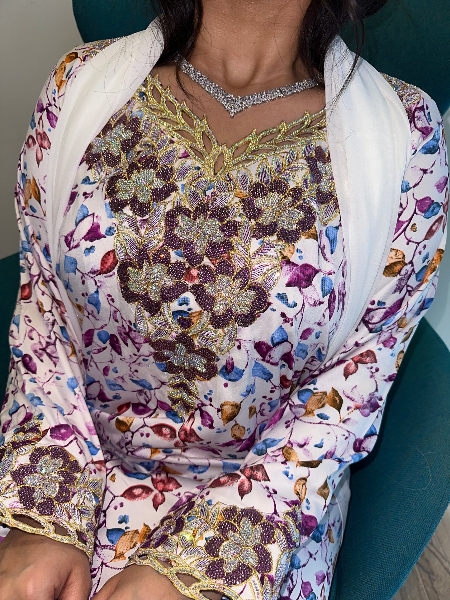White and purple mkhawar with matching Shiela