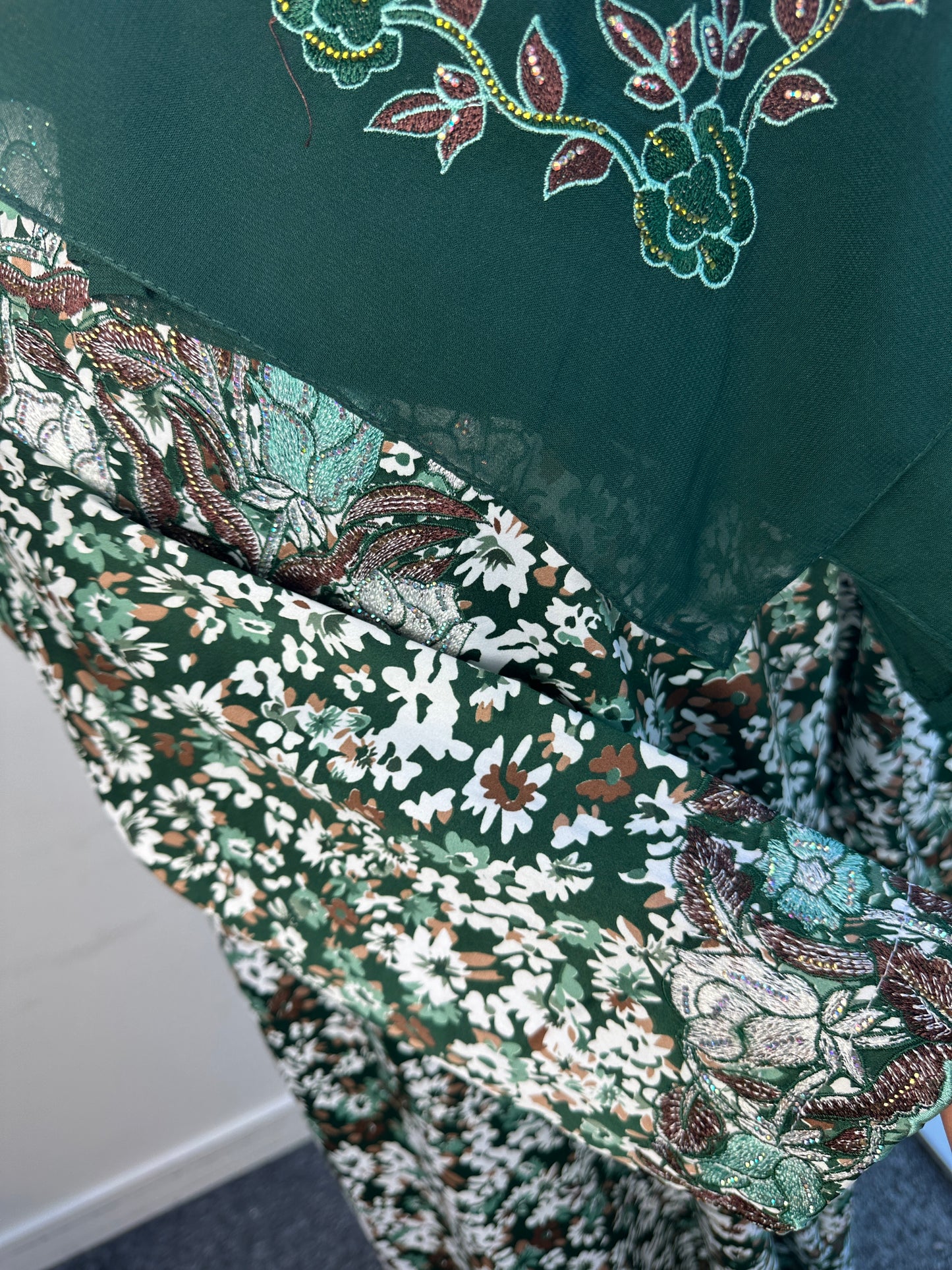 Forest green Mukhawar with matching Sheila