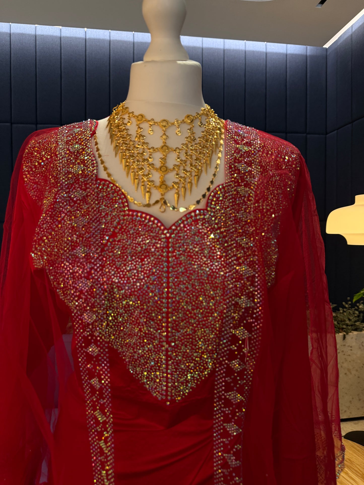 Red Emirati pure silk mukhawar with besht
