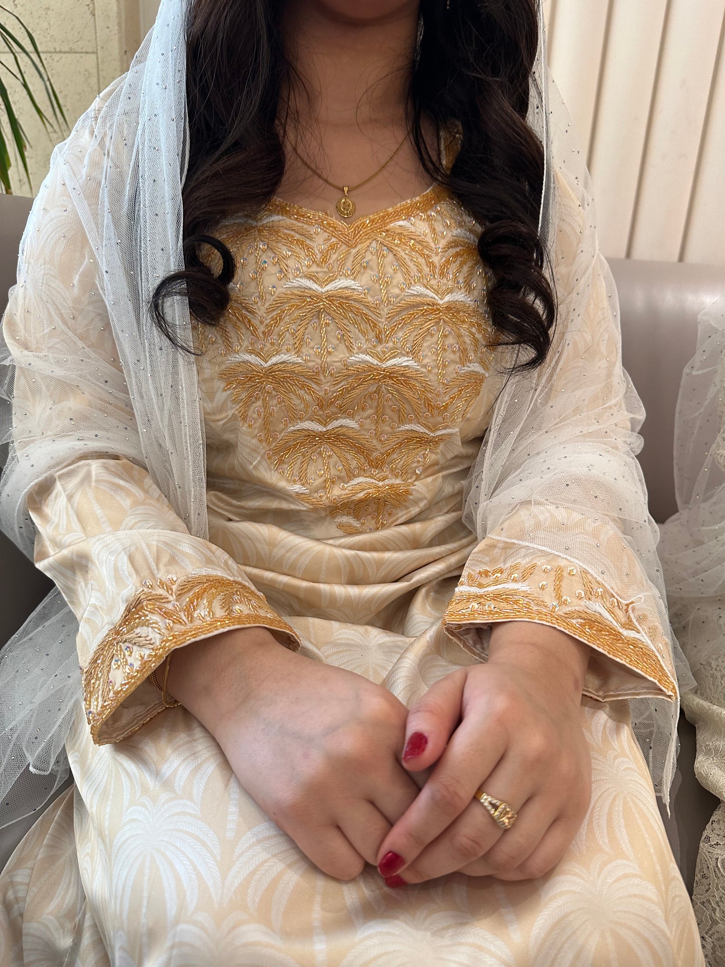 Creamy nakhel mkhawar, pure silk, with back corset and creamy Shiela