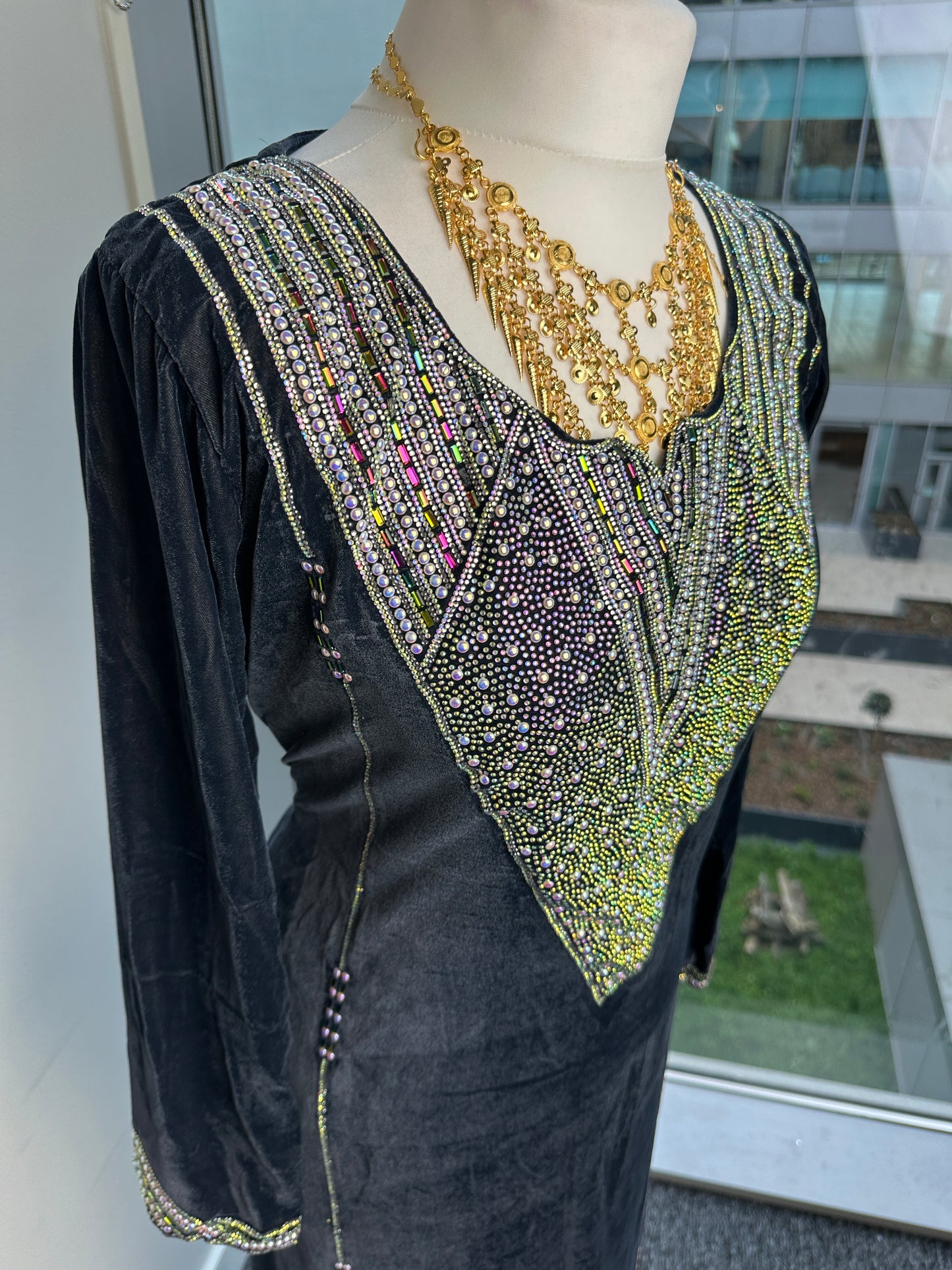 Dark grey velvet Mukhawar