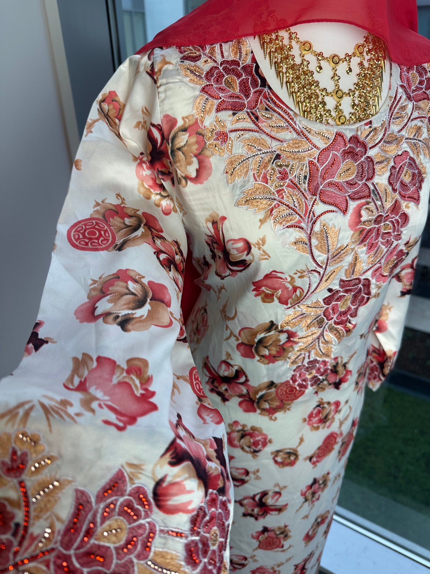Red and white Mukhawar with matching Sheila