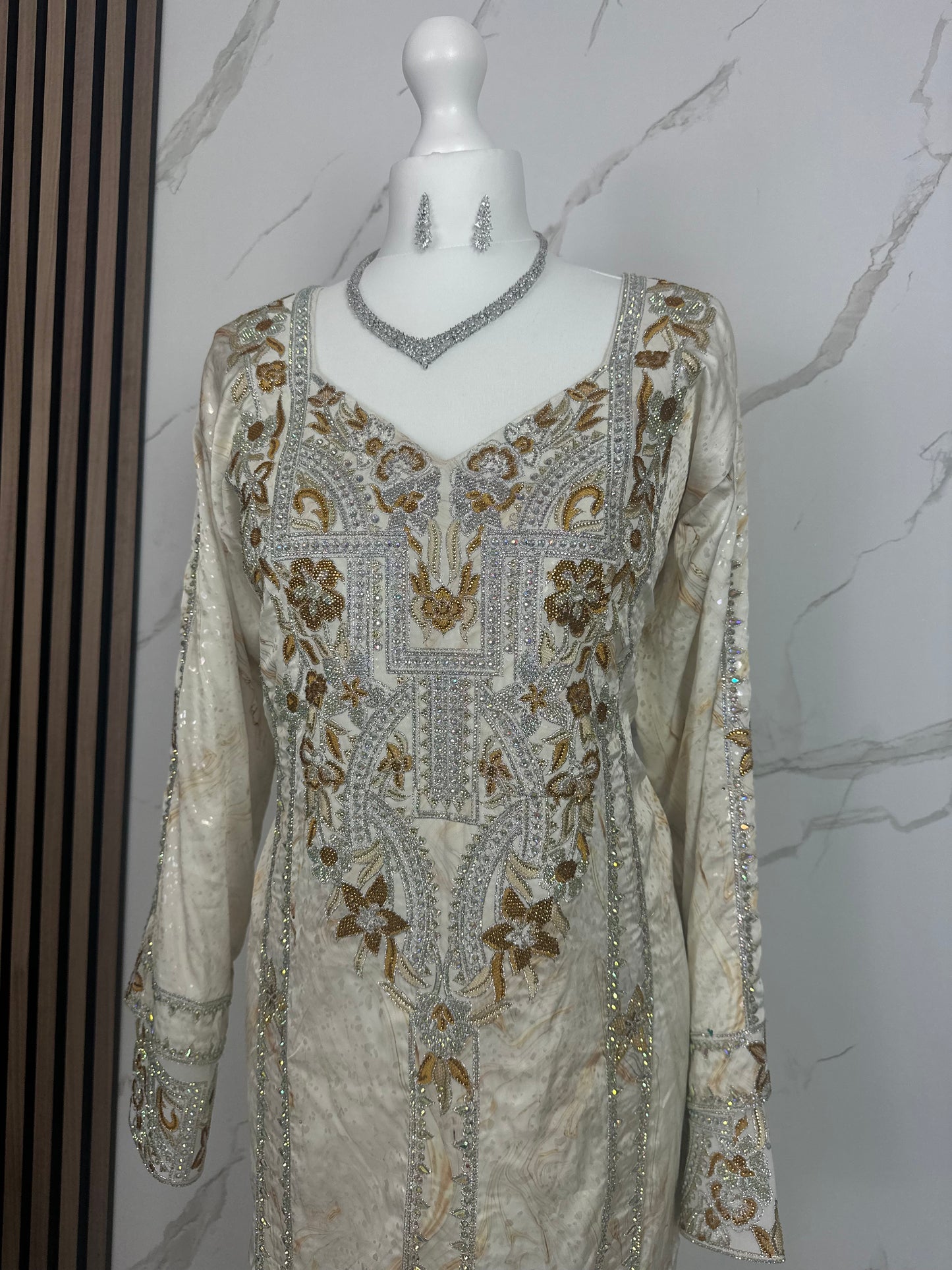 Premium silk mkhawar with double sleeves