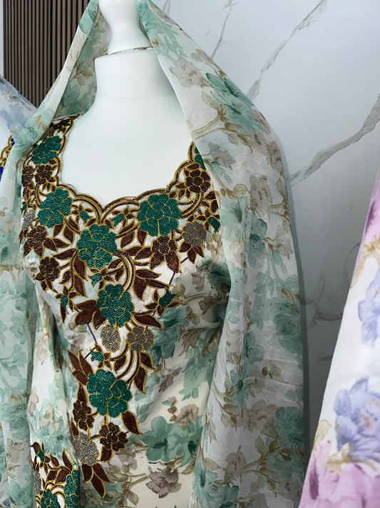 Green mkhawar with matching Sheila and Arabic sleeves