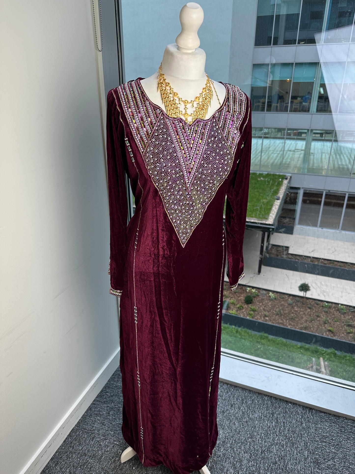 Burgundy velvet Mukhawar