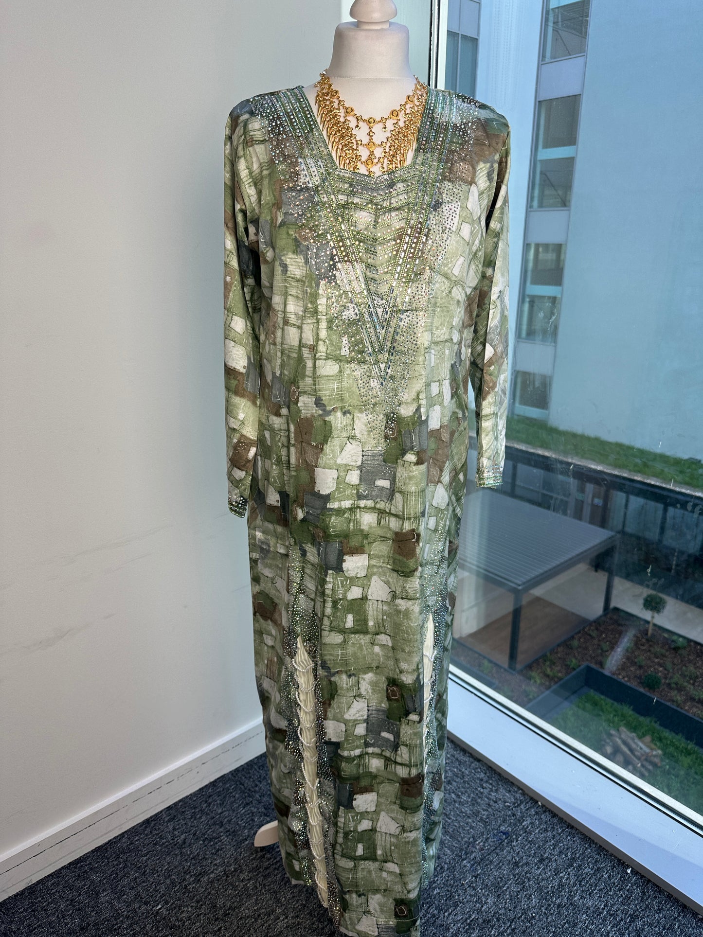 Earthy green Mukhawar