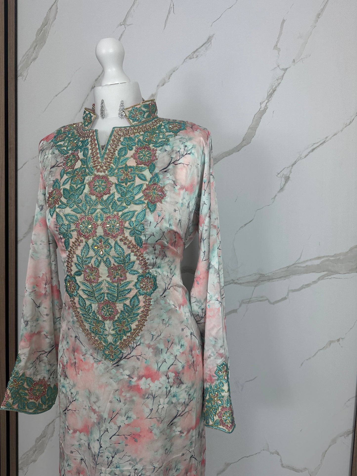 Pure silk high neck mkhawar with back belt