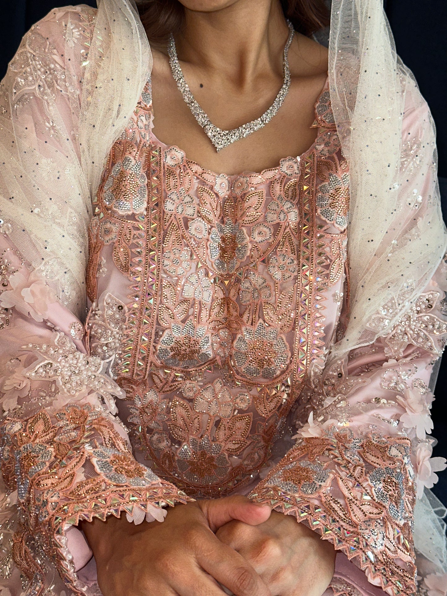 3D handmade mkhwar with with white chiffon Sheila