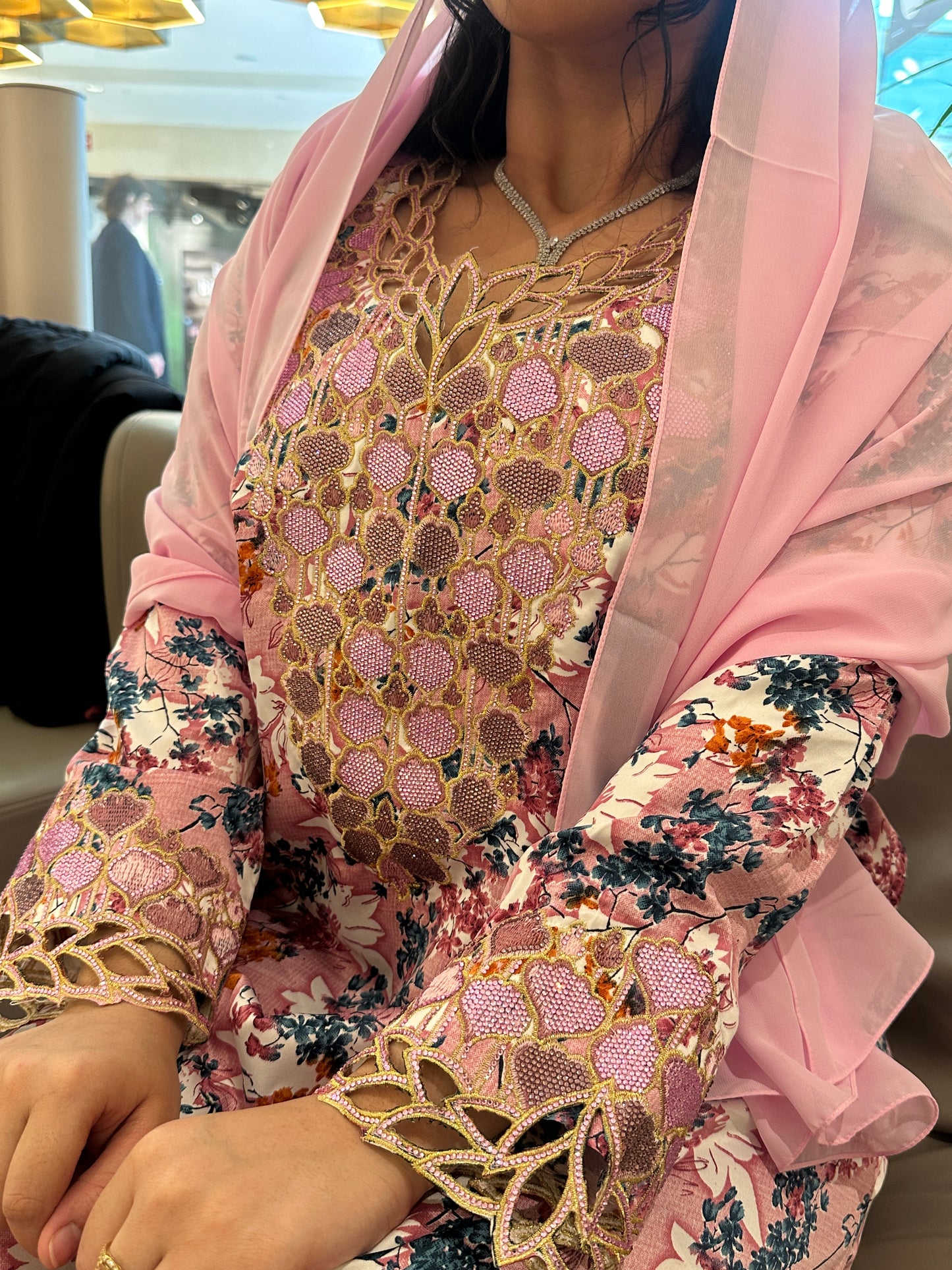 Pink mkhawar with matching while