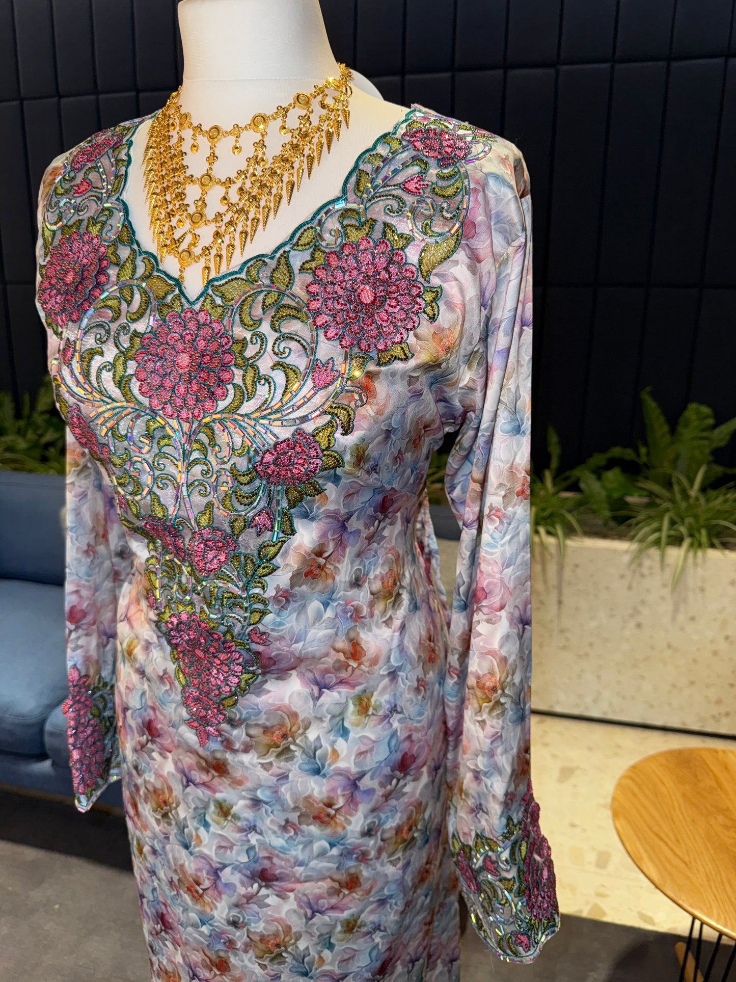 Green 3D mukhawar pure silk