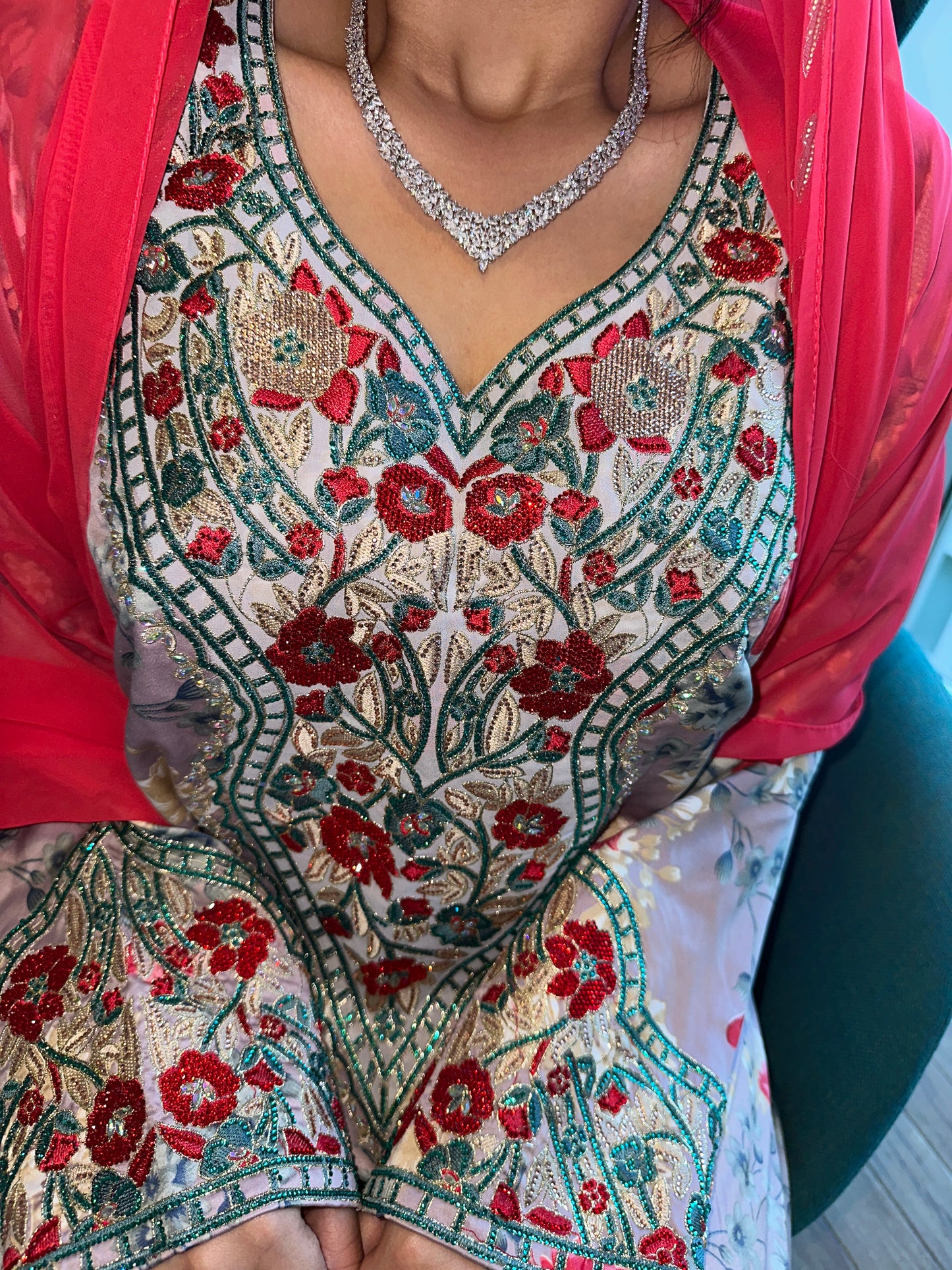 Red and purple mkhawar with big matching Shiela