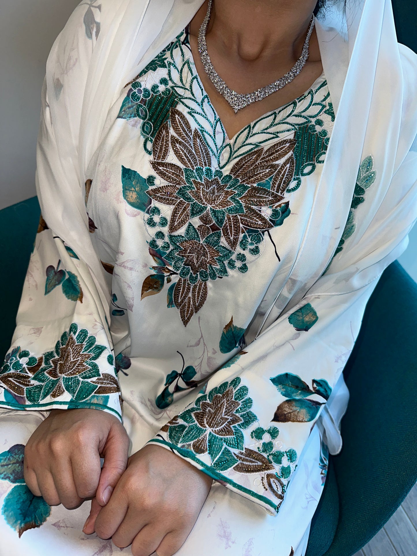 Green and white mkhawar with matching Shiela