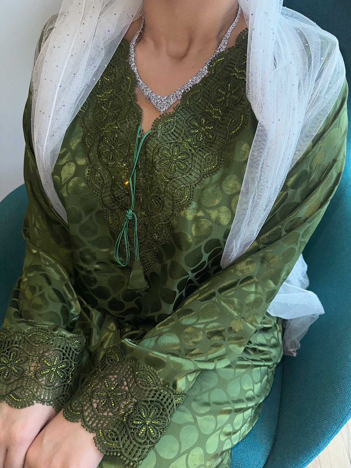 Olive green mkhawar with lace with back corset