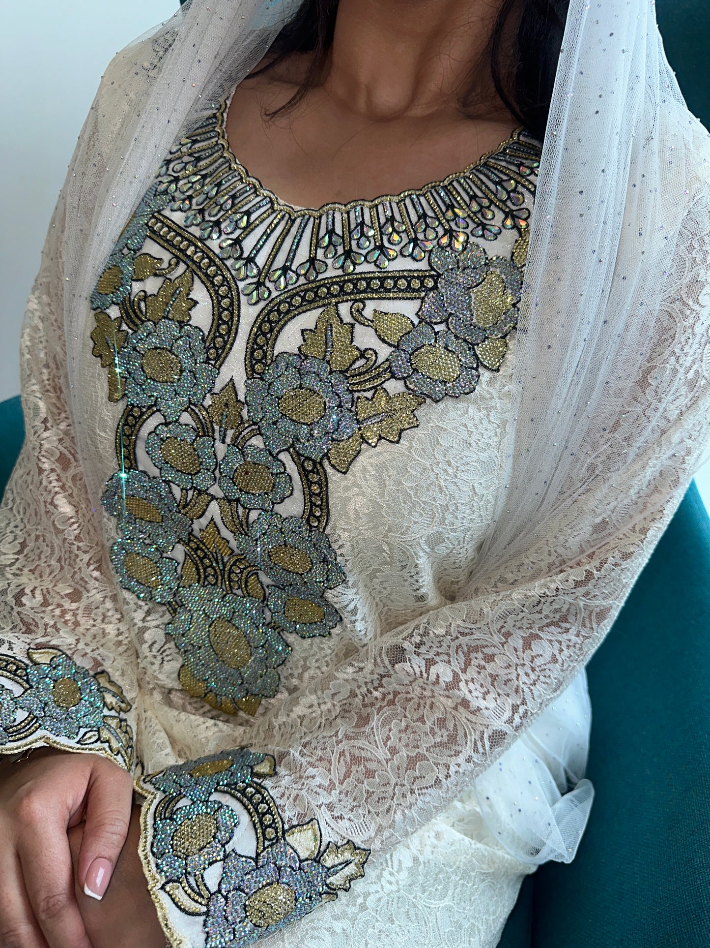 Creamy lace mkhawar