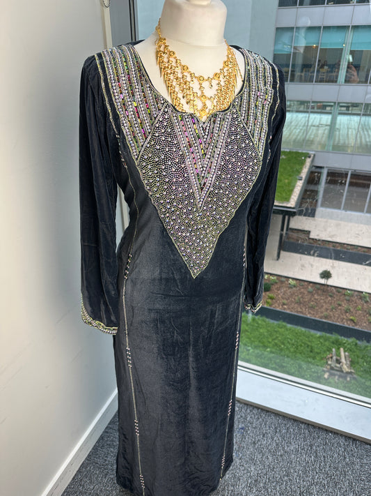 Dark grey velvet Mukhawar