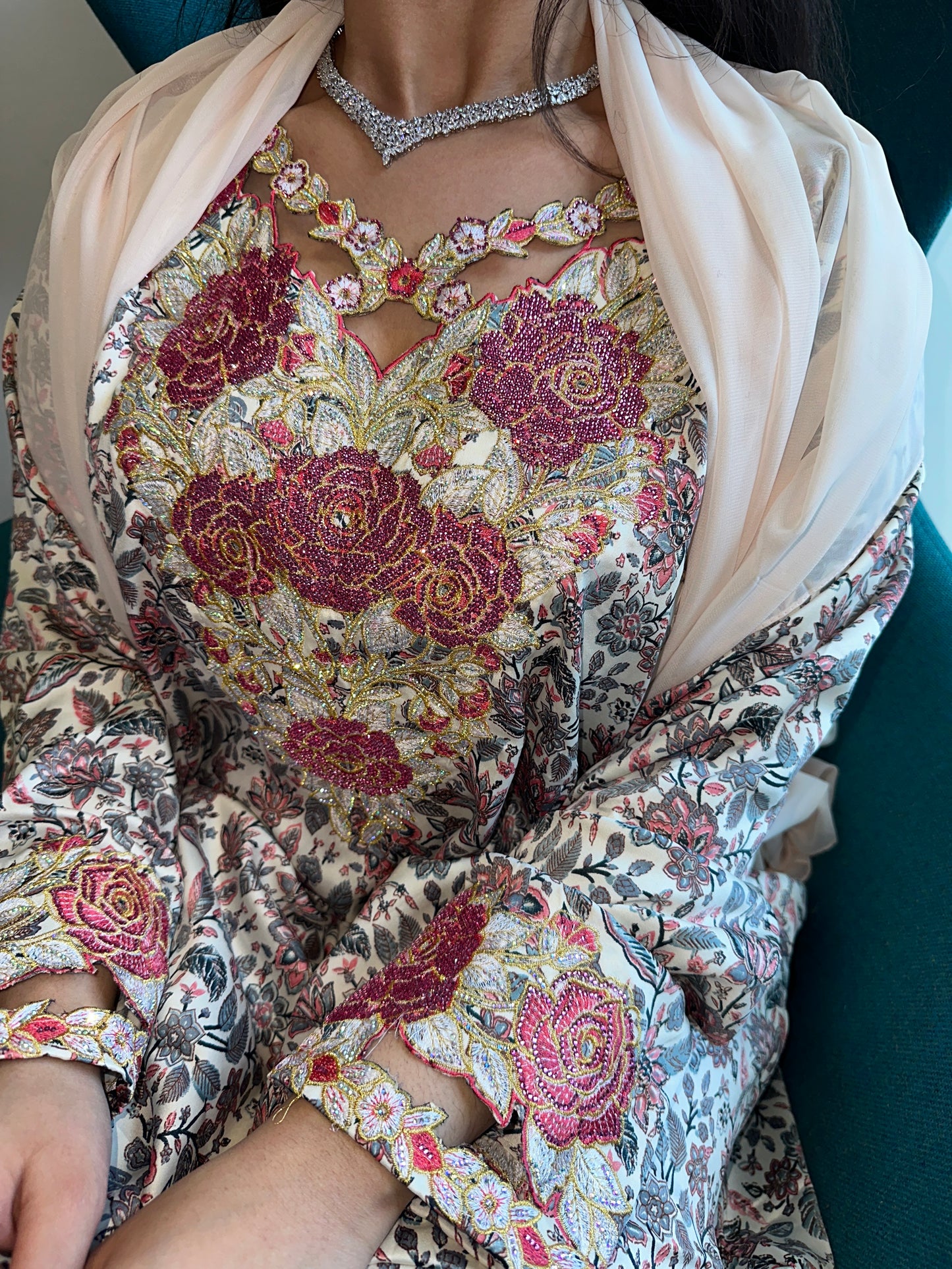 Pink and grey mkhawar with matching Shiela