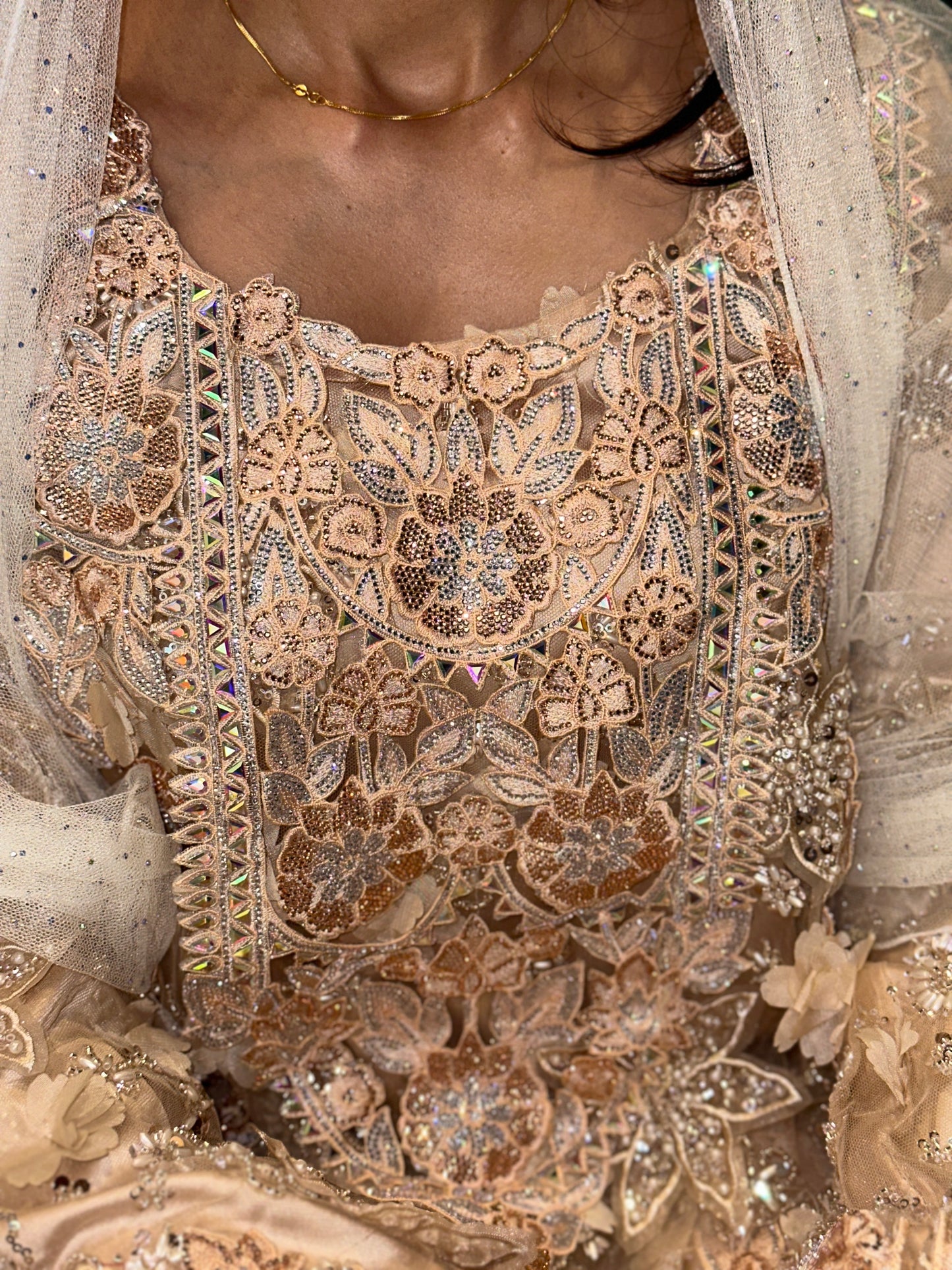 3D handmade mkhwar with with white chiffon Sheila
